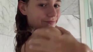 Anna Malygon – Maligoshik Onlyfans Video Masturbating Shower